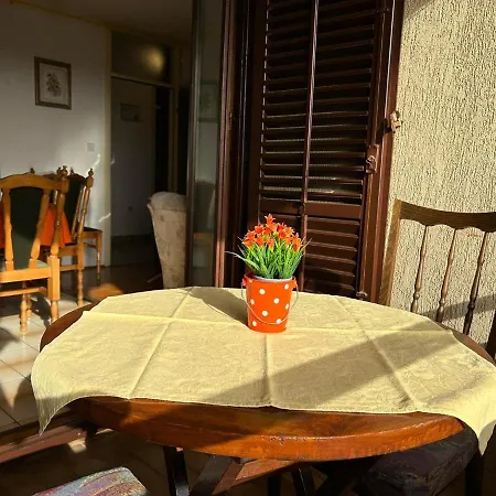 Sea View Apartment *